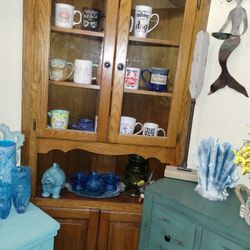 CUTE CORNER CABINET AT PICKY PINCHERS 3643 5TH AVE N ST PETE OPEN NOON TO 6 FREE DELIVERY 