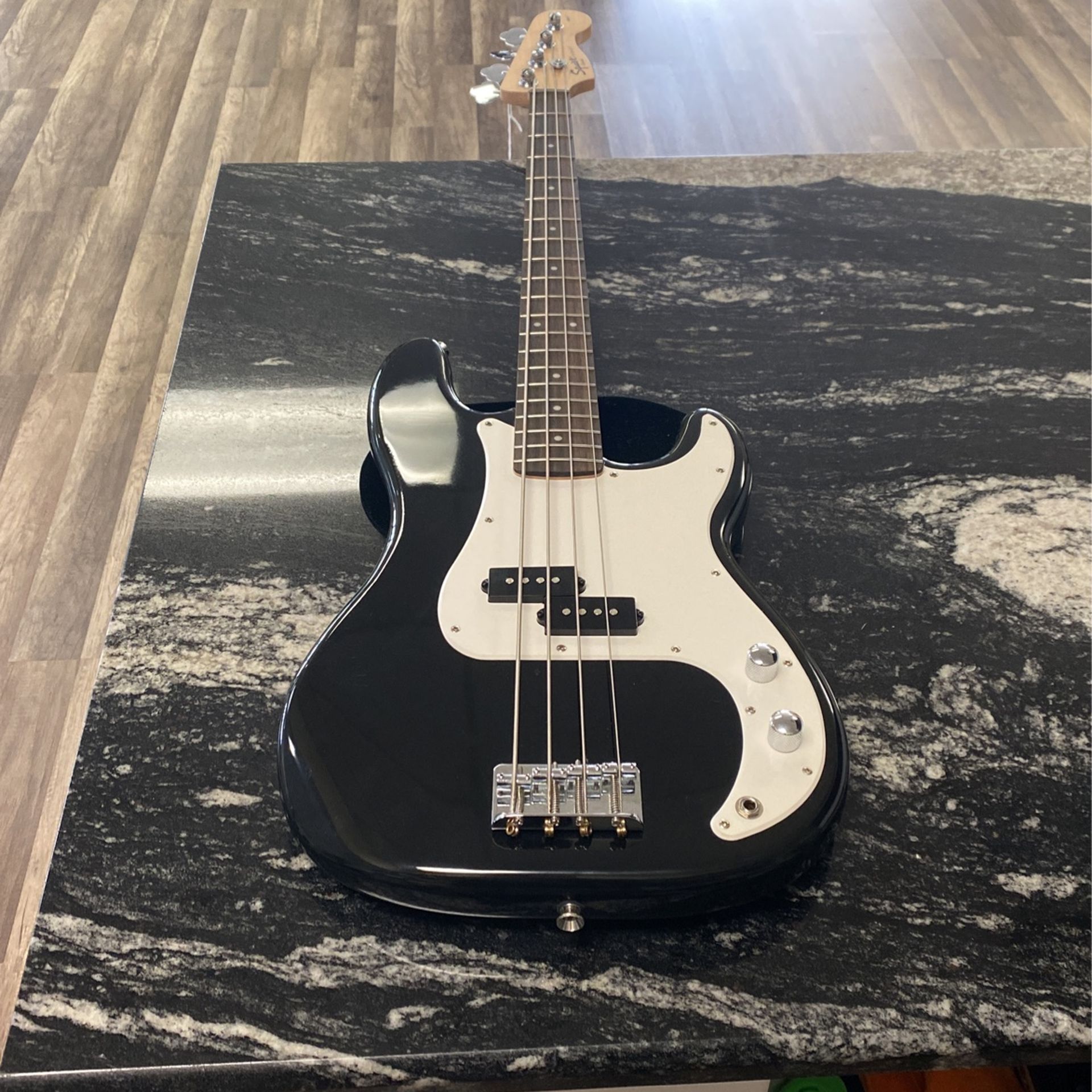 Squier Affinity P Bass Guitar 