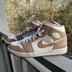Jordan 1 Mid ‘Tan Gum’ Size 12 100$