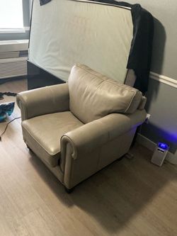 Hartford chair from Harvetys