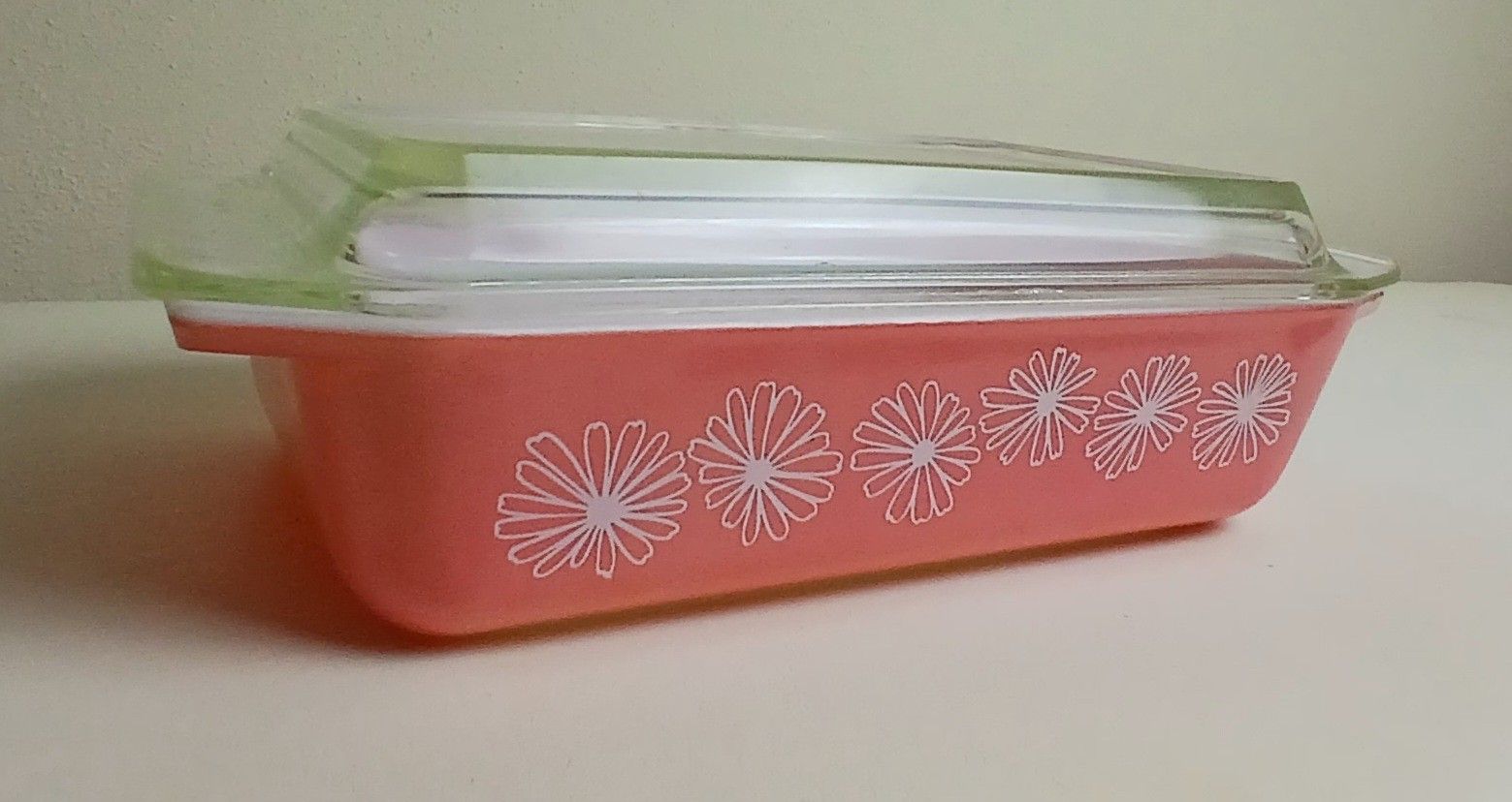 Vtg Pyrex Pink Daisy 2qt Space Saver With Lid