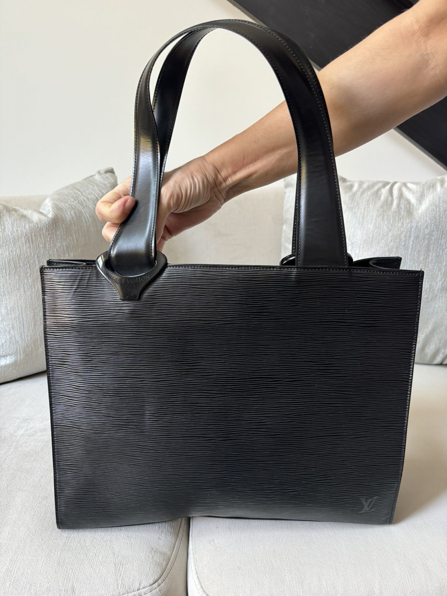 Authentic LOUIS VUITTON LV Logo Gemo Shoulder Tote Bag Epi Leather Black