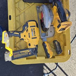 Dewalt Tools With Two Batteries 