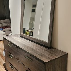 Wooden bedroom Dresser with Mirror