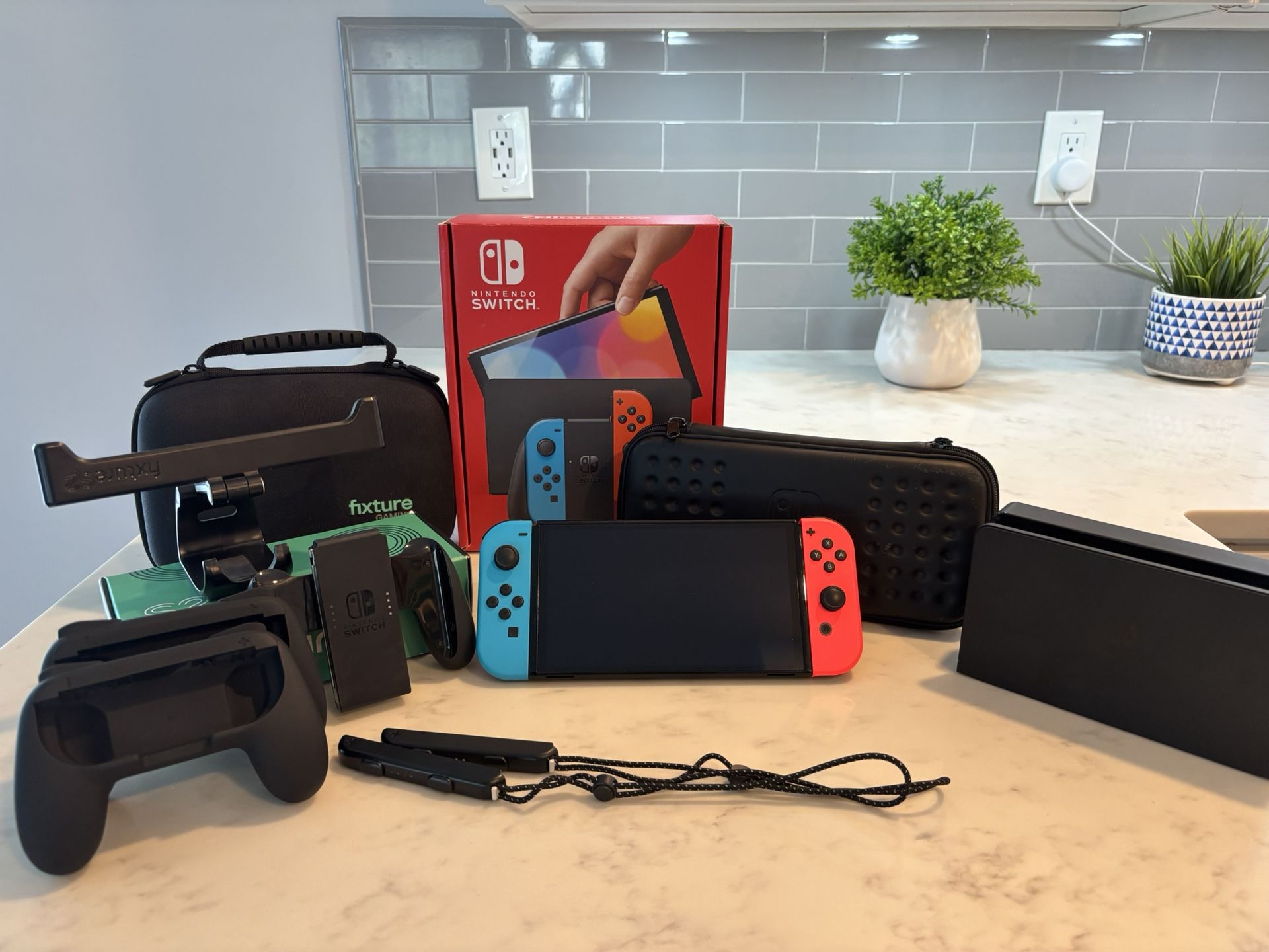 Nintendo Switch OLED Bundle - MINT! +Case +Joycon supports +FixtureS2+Case