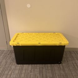 Roll away 40 Gallon Plastic Container 
