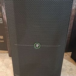 Mackie Thump 15XT 1400watts. 2 Speakers