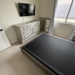 Queen Size Bedroom Set 