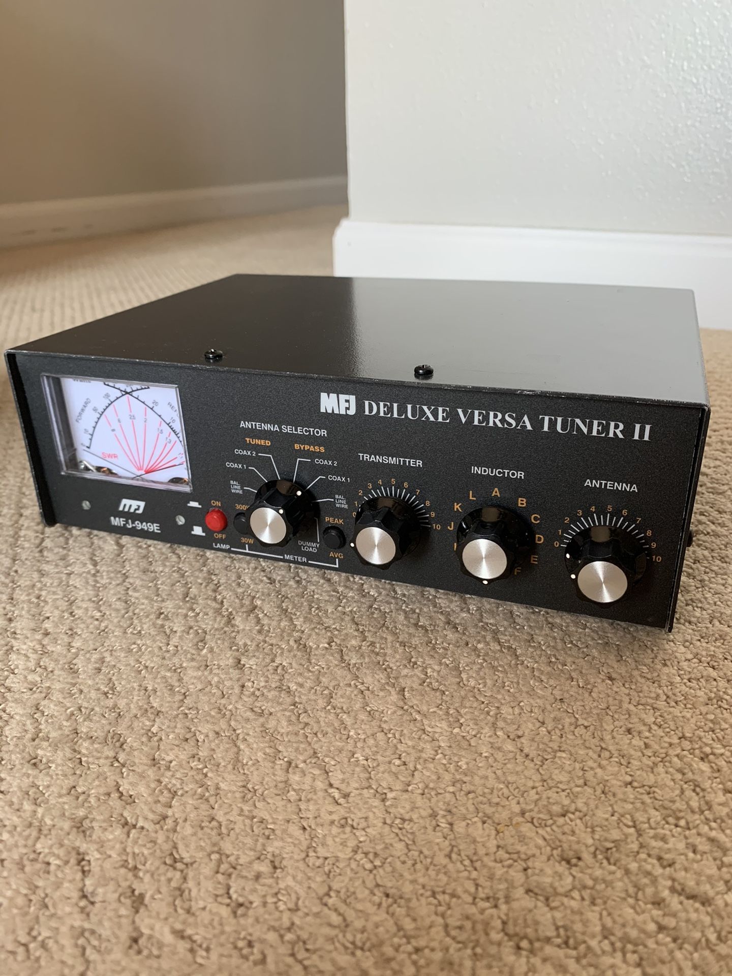 MFJ 949E Deluxe Versa Tuner II