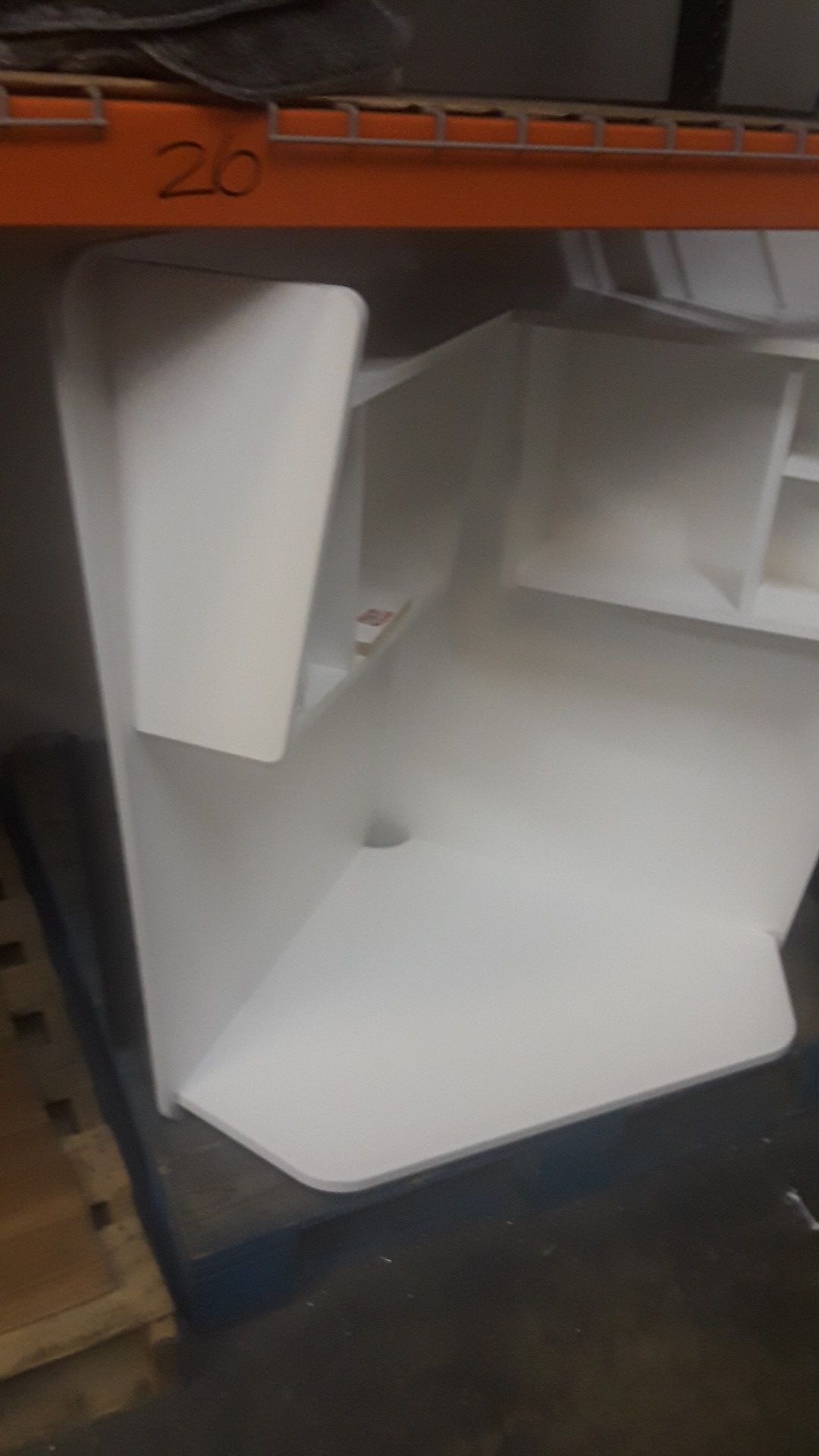Corner Desk floating white