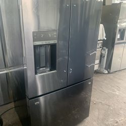 Frigidaire Refrigerator (black Stainless 