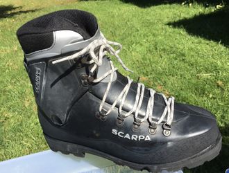 New Scarpa Italian mountain boots, size 12/13 - Built like a tank. Strong & durable. Double layered.