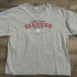 Vintage Y2K  MLB New York Yankees T-Shirt  Logo XL 2005 Vtg Faded Rare Majestic