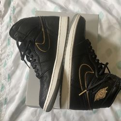 10 1/2 Jordan 1’s Black And Gold