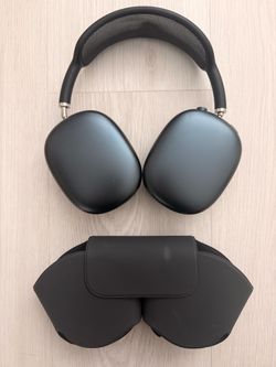 Apple AirPods Max in Space Gray + Protective Case