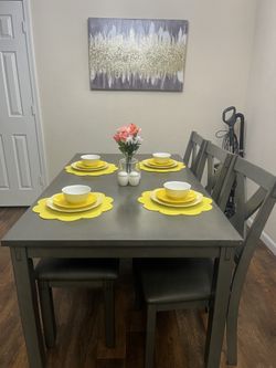 Dining table/kitchen Table