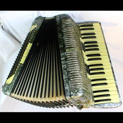 Vintage HOHNER Verdi III M Accordion