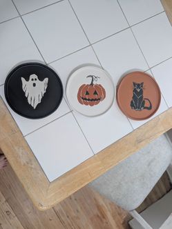 Spooky plates