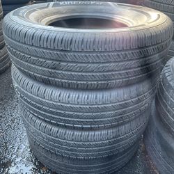 225/75R15 hankook 225/75/15 set of 4 used tires in great condition. 200$ for 4 tires plus tax.  Mount available but not included. Wheel alignment avai