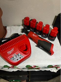 Milwuakee Electric Ratchet W/ 5 M12 Batteries & Charger