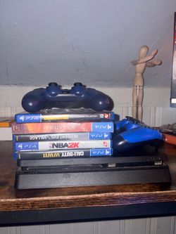 PS4 + 3 controllers and games