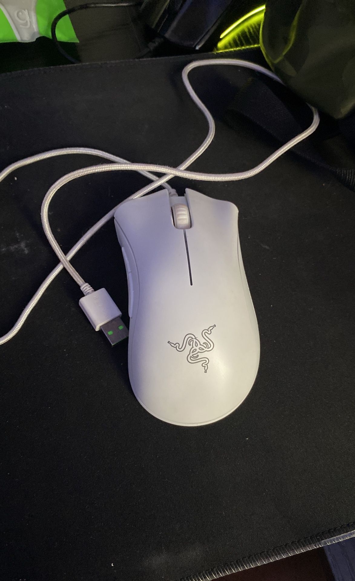 Gaming mouse razor (SWIPE UP TO MAKE OFFERS!!)