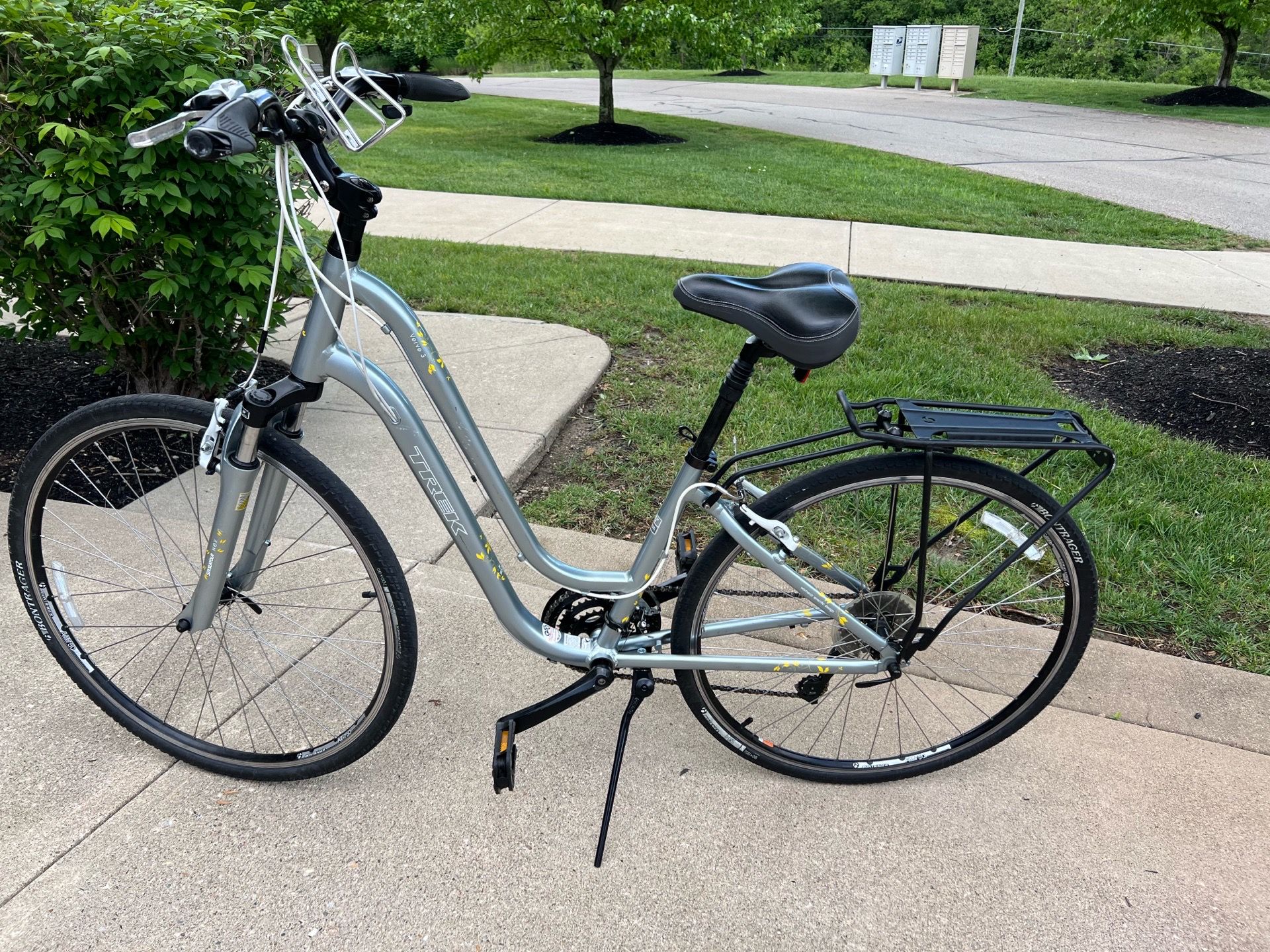 2014 Light Blue TREK Verve 3 low step bike