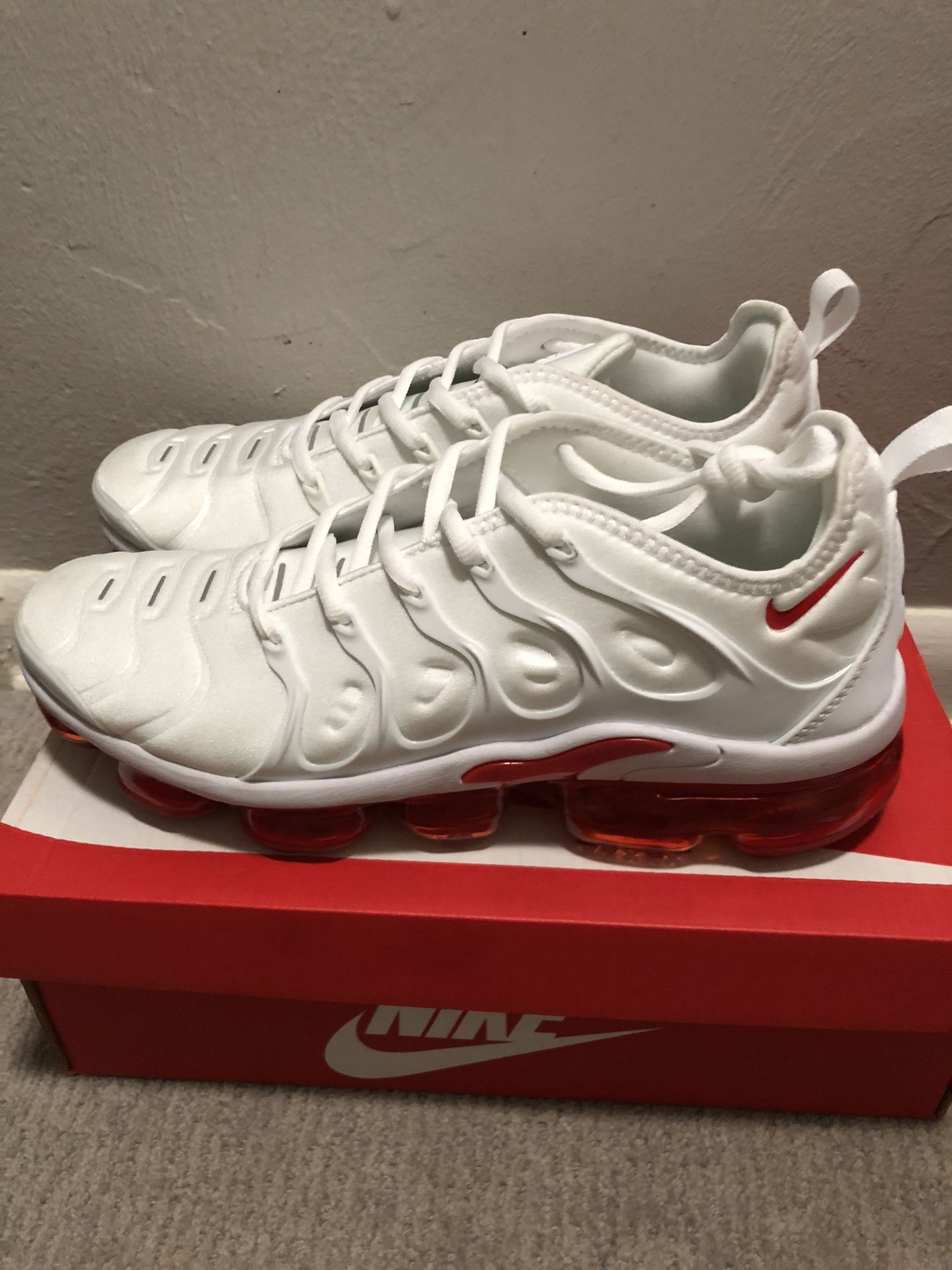 Nike Vapormax White With Red Bottom 