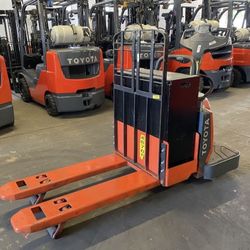 2018 Toyota Rider Pallet Jack 