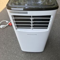 Frigidaire Portable Room Air Conditioner with Dehumidifier Mode 8,000 BTU (ASHRAE) / 5,500 BTU