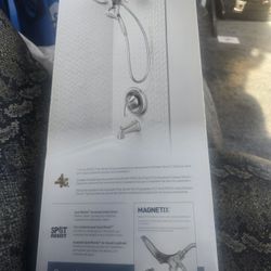 Shop Moen
Moen Graeden Magnetix Spot Resist Brushed Nickel 1-handle 6.75-in Round Bathtub and shower Faucet with Valve (Multi-head)