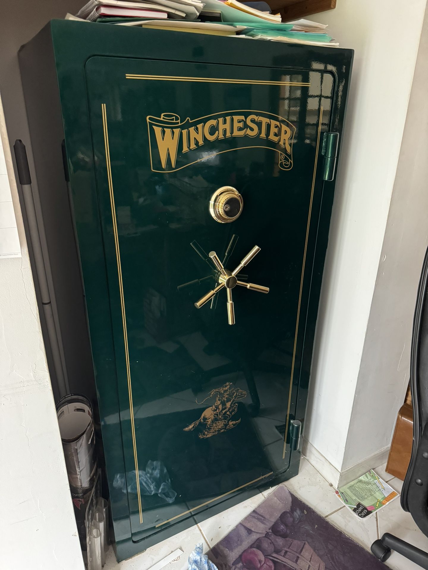 WINCHESTER 9L60 GUN SAFE  Description  WINCHESTER 9L60 GUN SAFE 24 inches deep GUN SAFE  