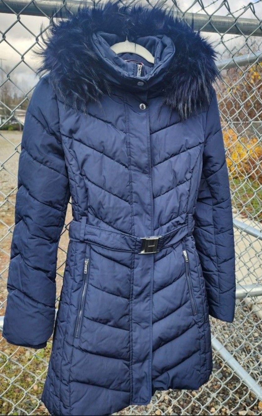 Tommy Hilfiger Jacket With Hood. Size L/G/G. Like new. I bought it, but the jacket is bigger than my size.