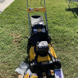 DEWALT LAWN MOWER 21” SELF PROPELLED 20V BATTERY INCLUDED 2 BATTERIES AND 2 CHARGER 