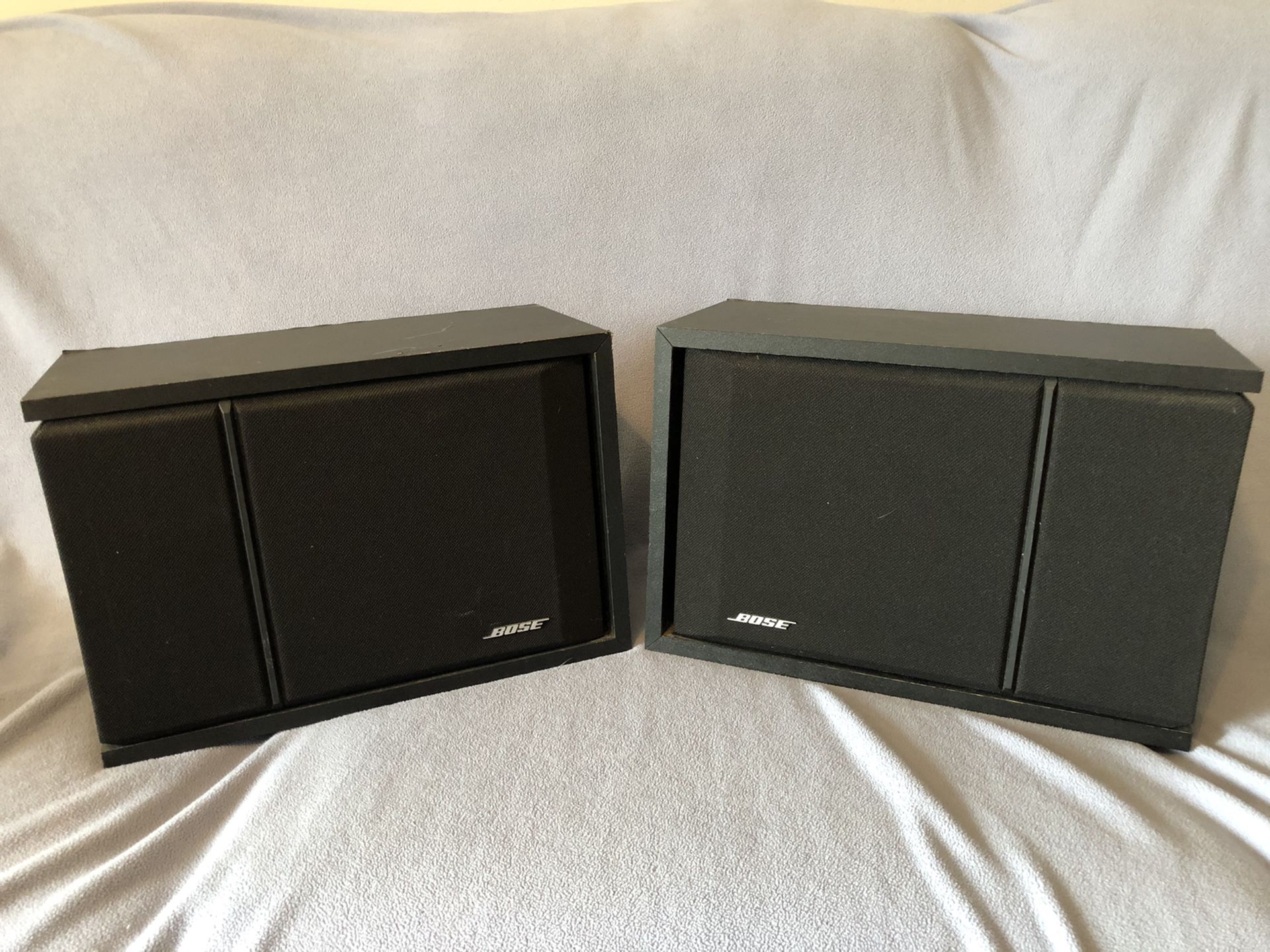 Bose 201 Series III left and right speaker pair. Please see photos for condition. They sound great and will fill the whole room with sound. Ask any