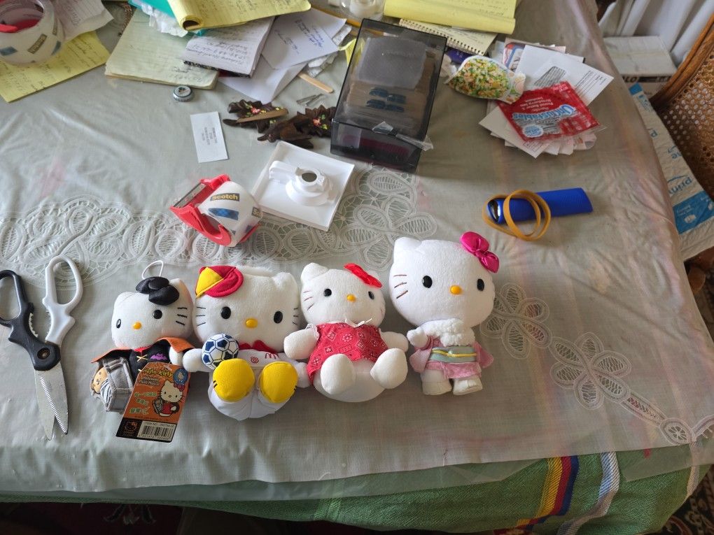 Hello Kitty  little stuffed animals vintage 