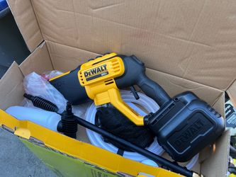 Dewalt 20V MAX 550 PSI 1.0 GPM Cold Water Cordless Battery Power Cleaner with 4-Nozzles (Tool Only)