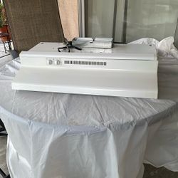 GE White Kitchen Hood 