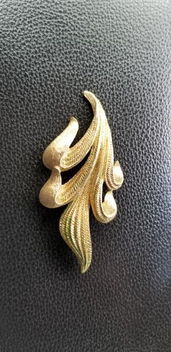 Goldtone Brooch Monet