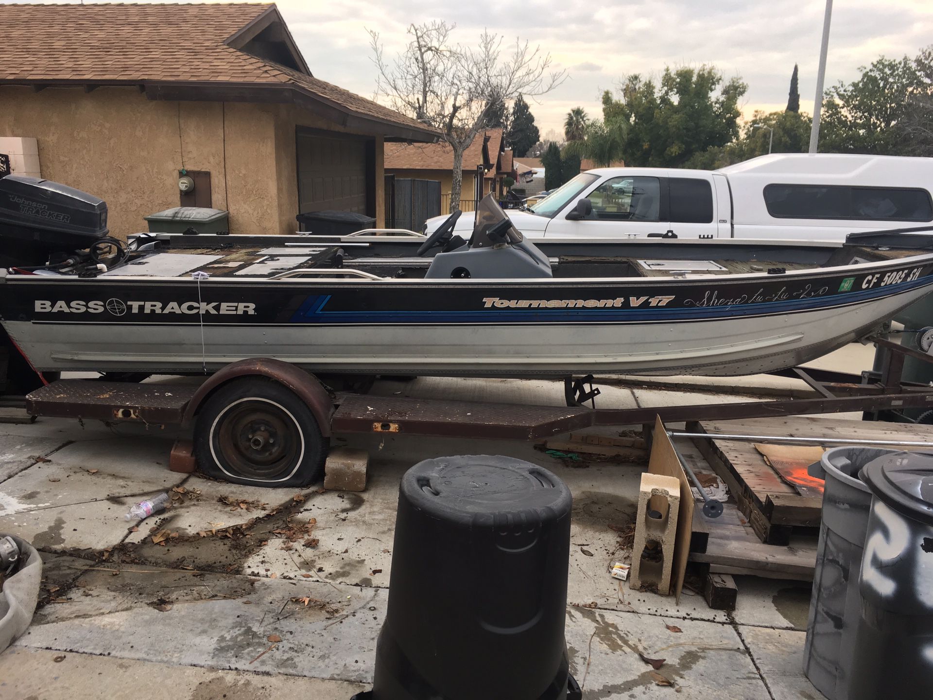 Bass tracker boat {contact info removed}