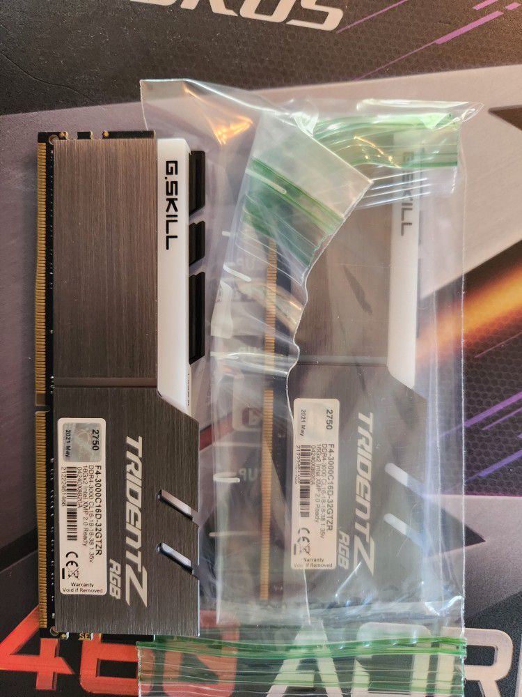 G.Skill Trident Z RGB Series 32GB (2 x 16GB) 288-Pin SDRAM DDR4 3600 CL18-22-22-42 1.35V Dual Channel Desktop Memory F4-3600C18D-32GTZR