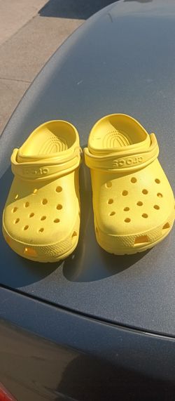 Crocs Size 8 Wm