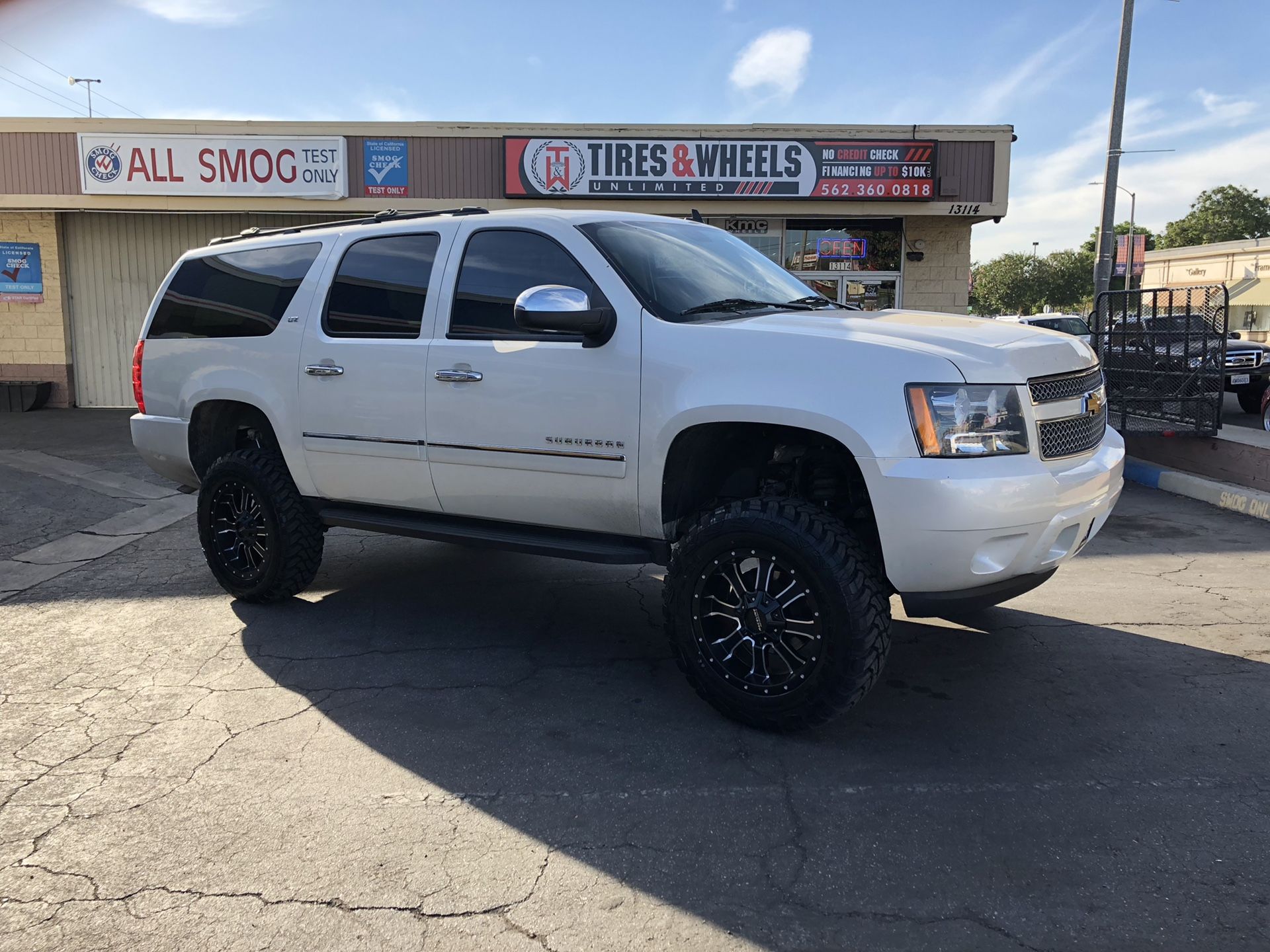 Chevy Tahoe Suberban GMC Yukon Cadillac Escalade lift kit wheels and tires combos for Sale in