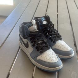 university blue jordan 1