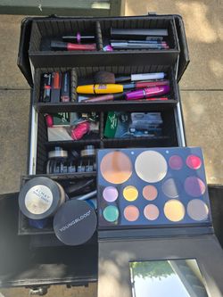 Makeup kits Youngblood , free container box