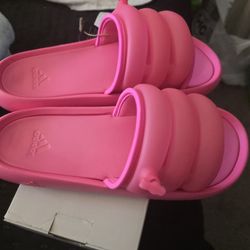 Adidas Women's 9/10 NEW 
