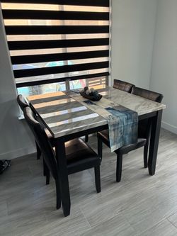 4 brand new chairs
