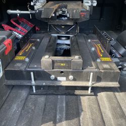 DEMCO  Auto Slider 5th Wheel Hitch