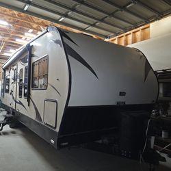 2013 Powelite Toyhauler 28ft