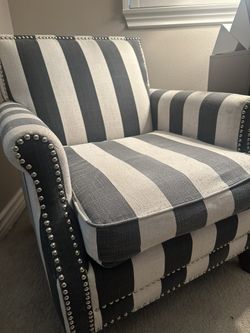 ACCENT CHAIR • BLACK & WHITE STRIPPED